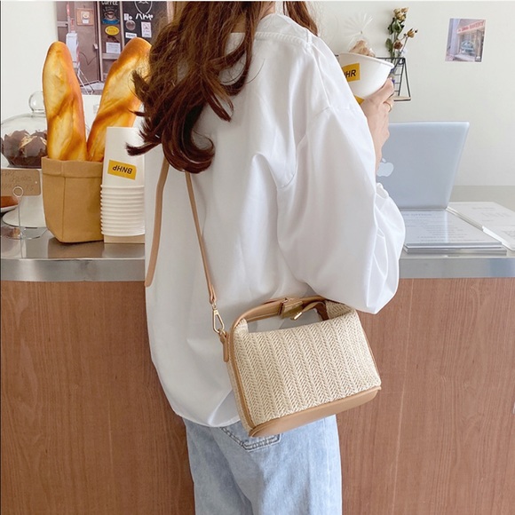 Straw Crossbody Bag - Picture 4 of 5